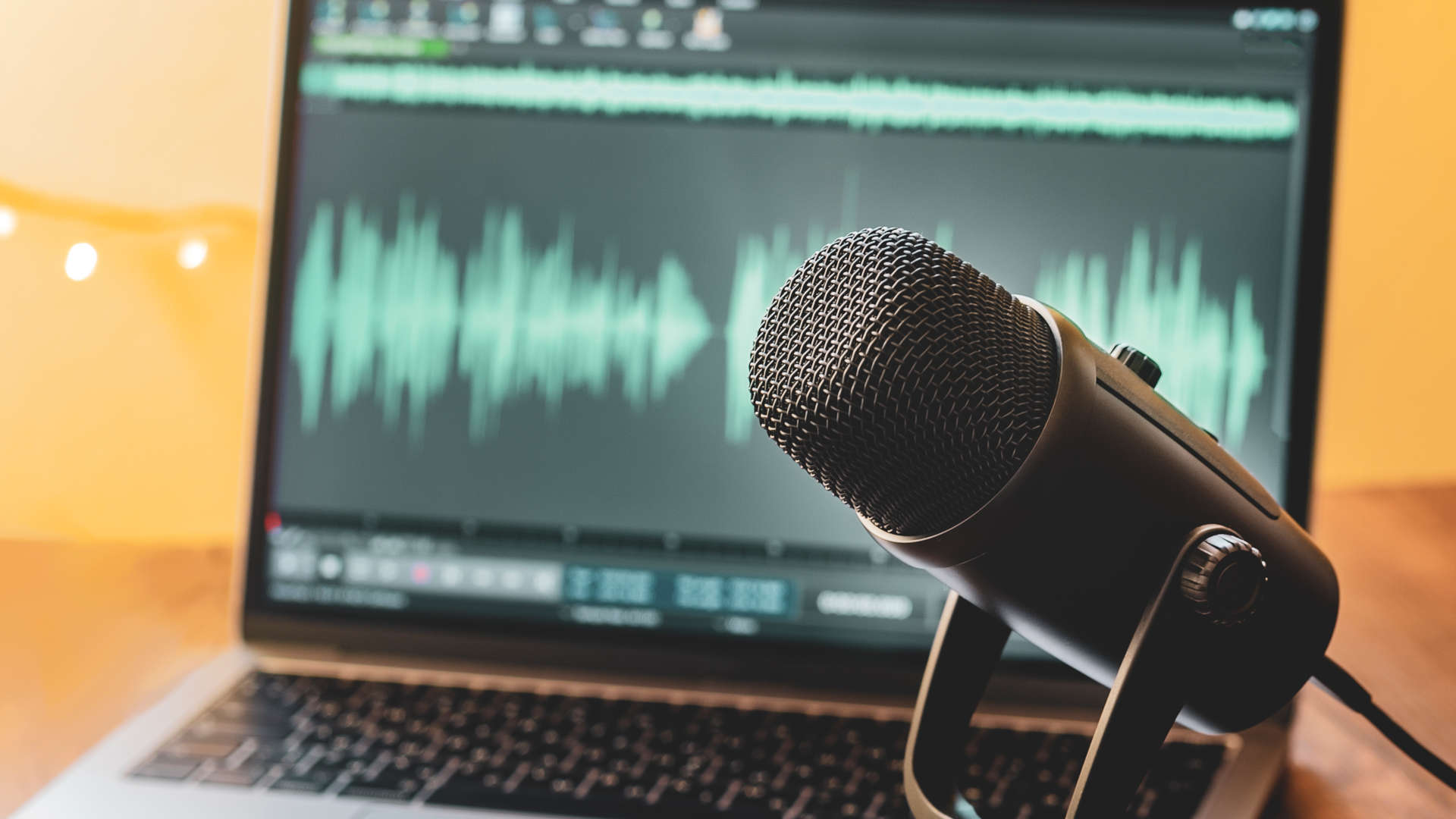 Cómo se entrena el software de voz a texto